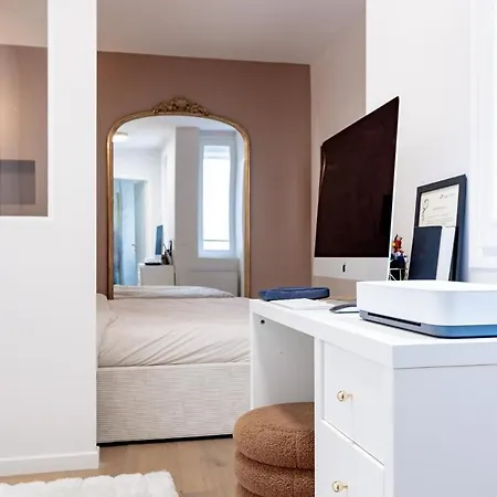 F2 Modern Louvre Апартаменты Париж