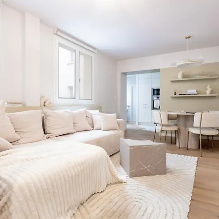 Апартаменты F2 Modern Louvre